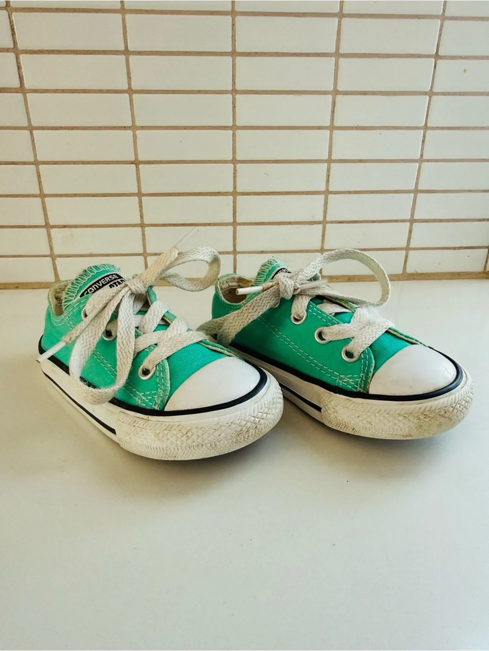 Converse Toddler Low-Top Sneakers in Green size 6